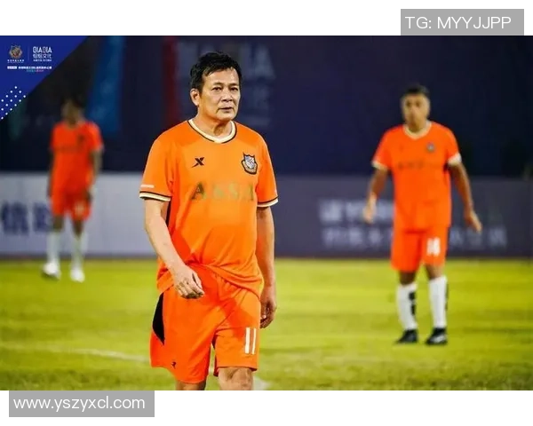 香港足球明星队助教助力年轻球员成长与发展展现足球新风貌